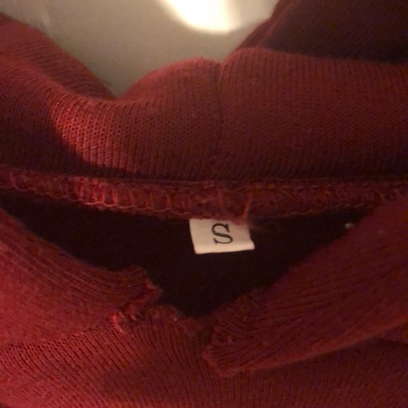 Cropped burgundy hoodie - Picture 3 of 4